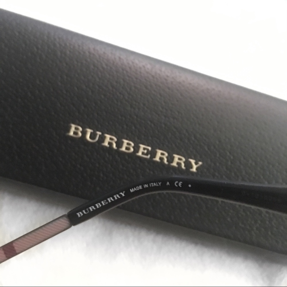 SOLD ❌ Burberry Aviator Sunglasses - Picture 7 of 8